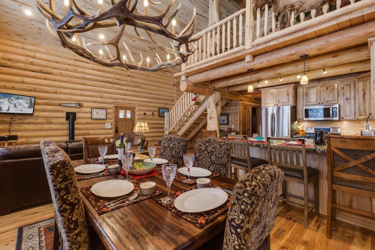 Lumberjack Lodge By Kabino Hot Tub Fire Pit Satellite Wifi Grill Large Porch Island Park Luaran gambar