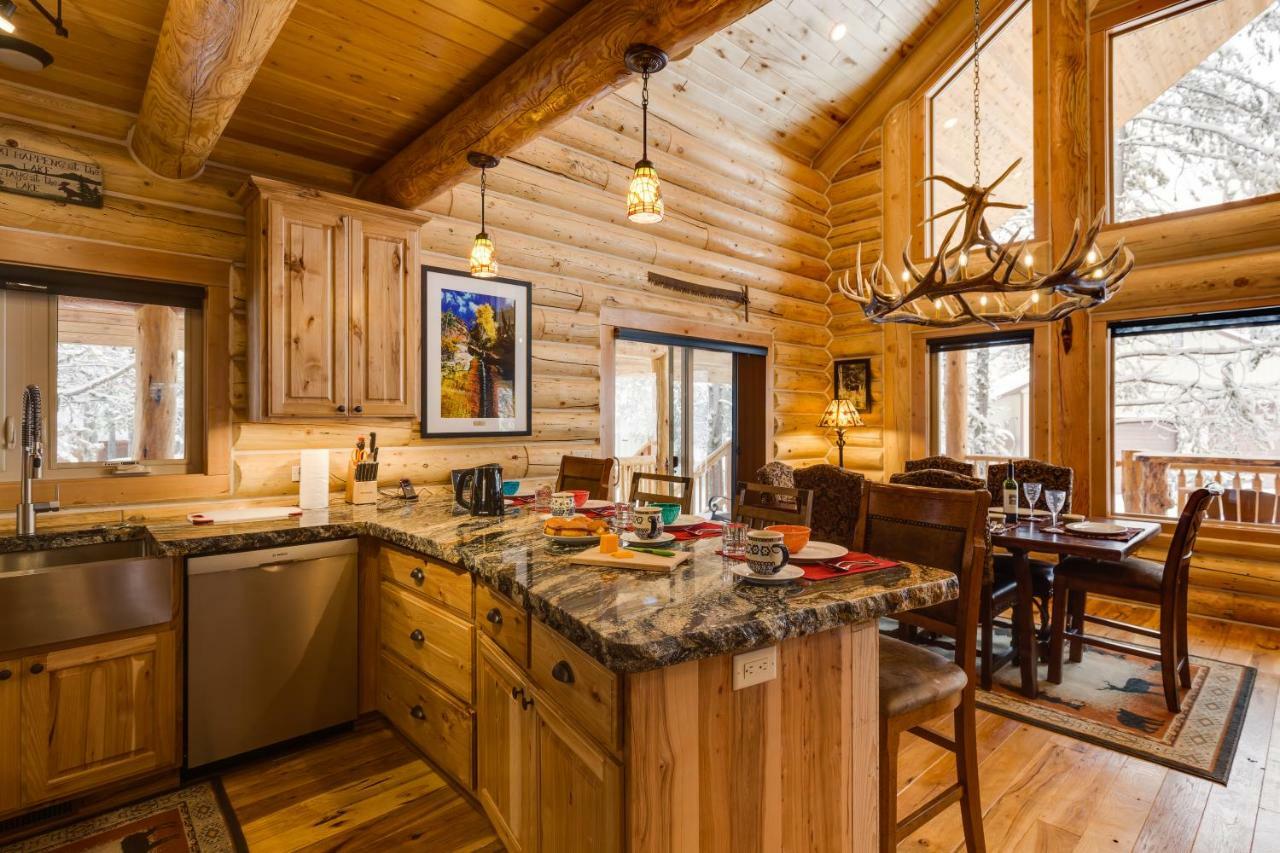 Lumberjack Lodge By Kabino Hot Tub Fire Pit Satellite Wifi Grill Large Porch Island Park Luaran gambar